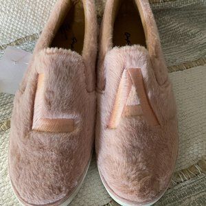 NWT~.Qupid Light Pink Fuzzy Loafers~sz 9